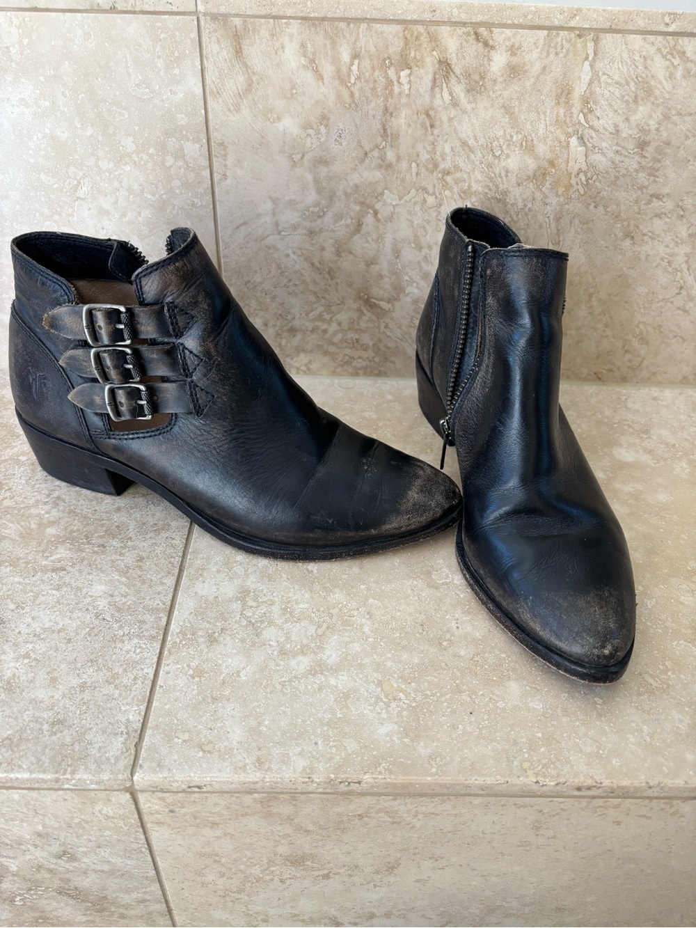 Women’s size 5 distressed Frye bootie, dark brown